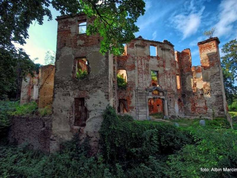 Zamek Owiesno na Dolnym Śląsku